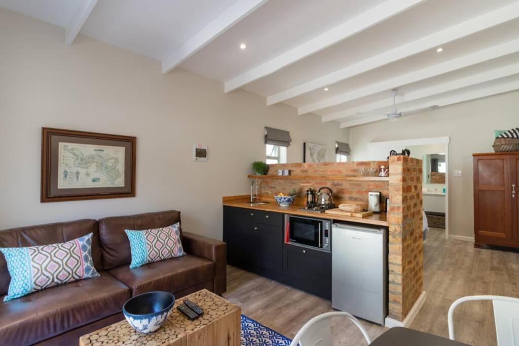 Ebb Apartment นิสนา ภายนอก รูปภาพ